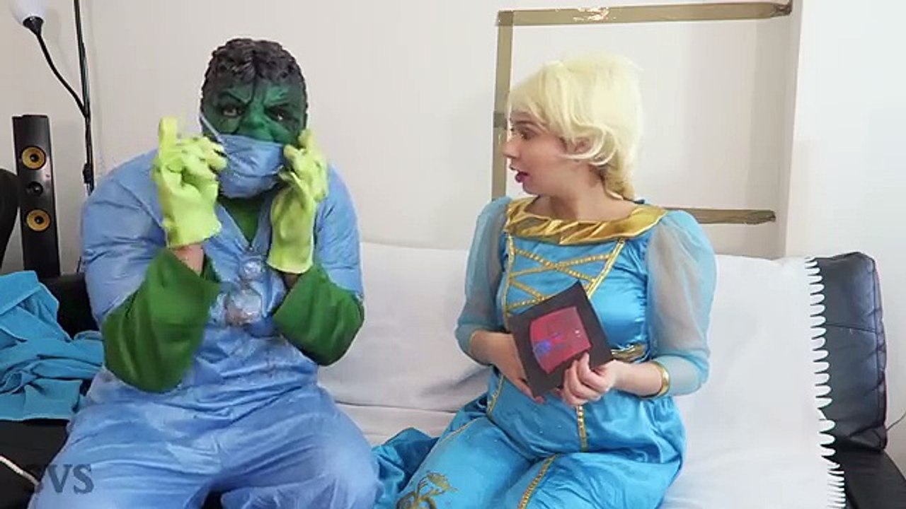 Người Nhện Spiderman đưa Nữ Hoàng Băng Giá FROZEN ELSA đi khám thai nhi