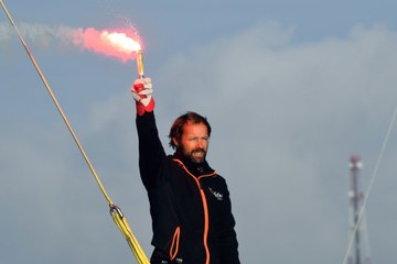 Le navigateur Thomas Coville rentre à Brest en héros