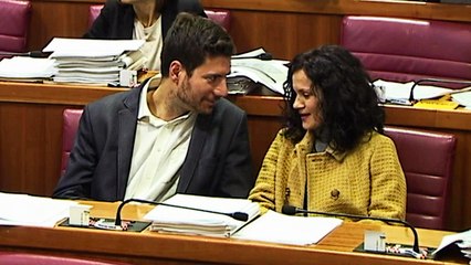 Pernar fotografira i nabacuje se HDZ-ovoj zastupnici