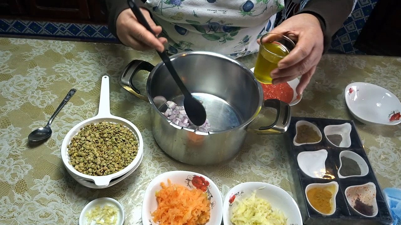 soupe aux lentilles - شوربة العدس - Cuisine Tunisienne Zakia المأكولات التونسية