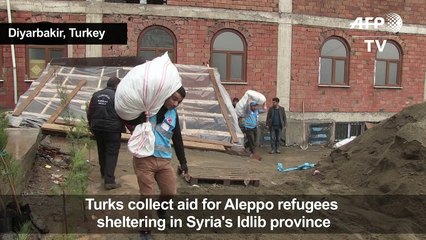 People in Turkey's Diyarbakir collect aid for Aleppo refugees