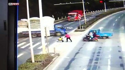 Un enfant se fait percuter par un camion