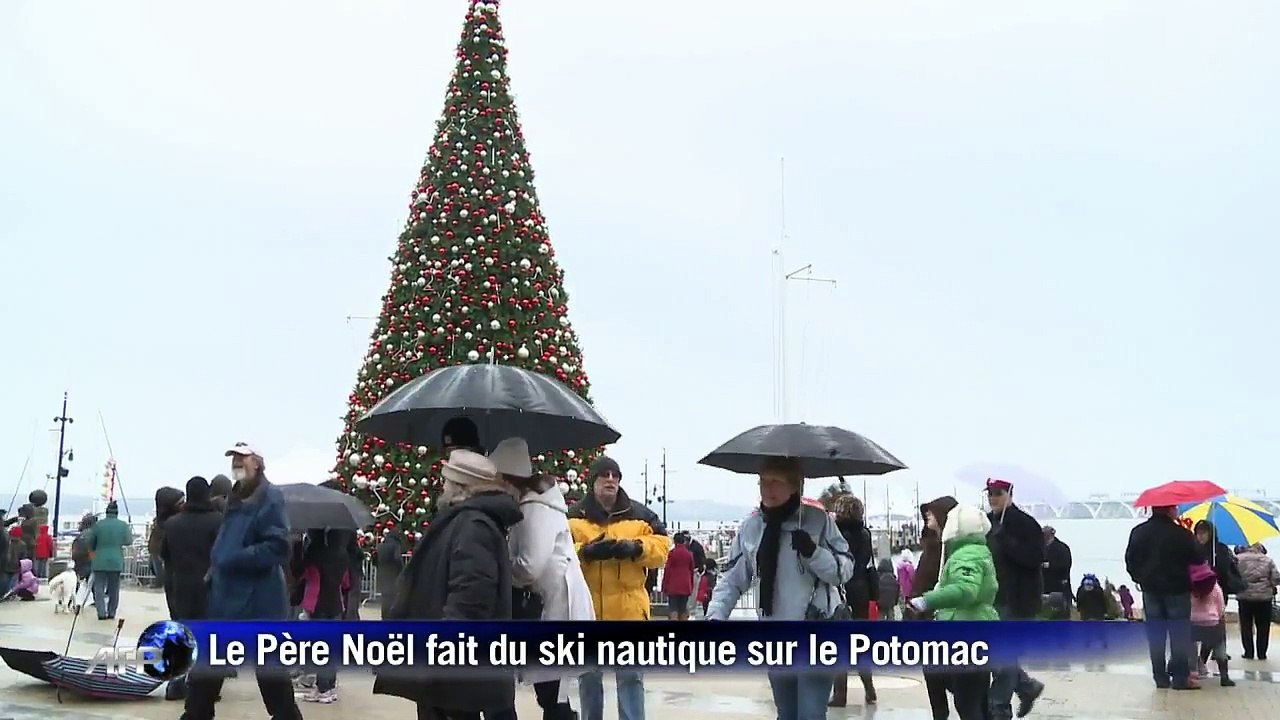 Le père Noël fait du ski nautique à Washington
