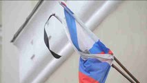 Edificios oficiales izan banderas a media asta en Rusia