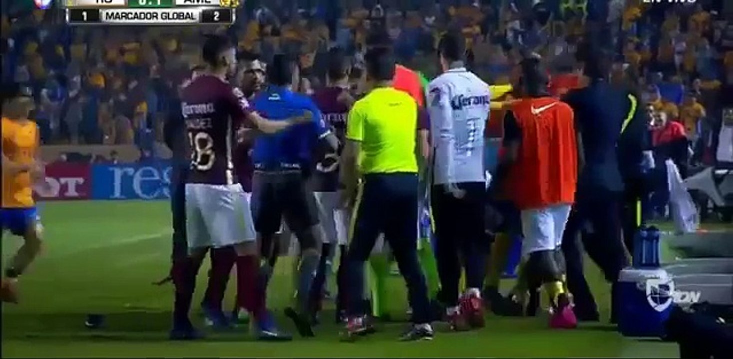 Quand André-Pierre Gignac provoque une bagarre générale au Mexique !
