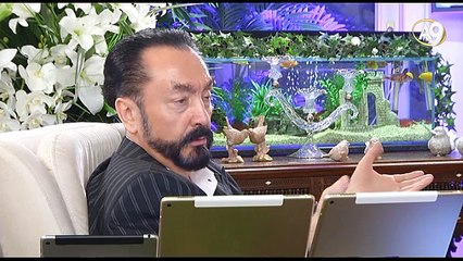 Deccal kendisinin peygamber olduğu iddiasındadır.