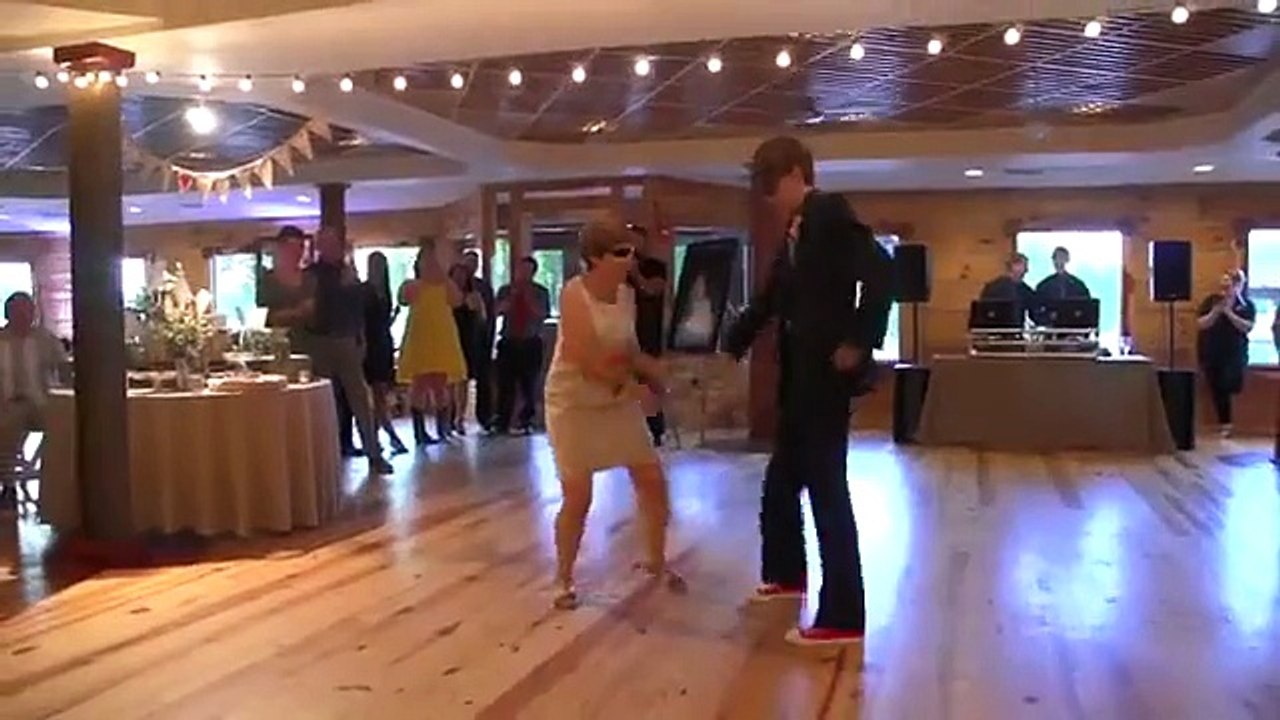 La danse de mariage la plus cool et fun de l année! Bonne ambiance !