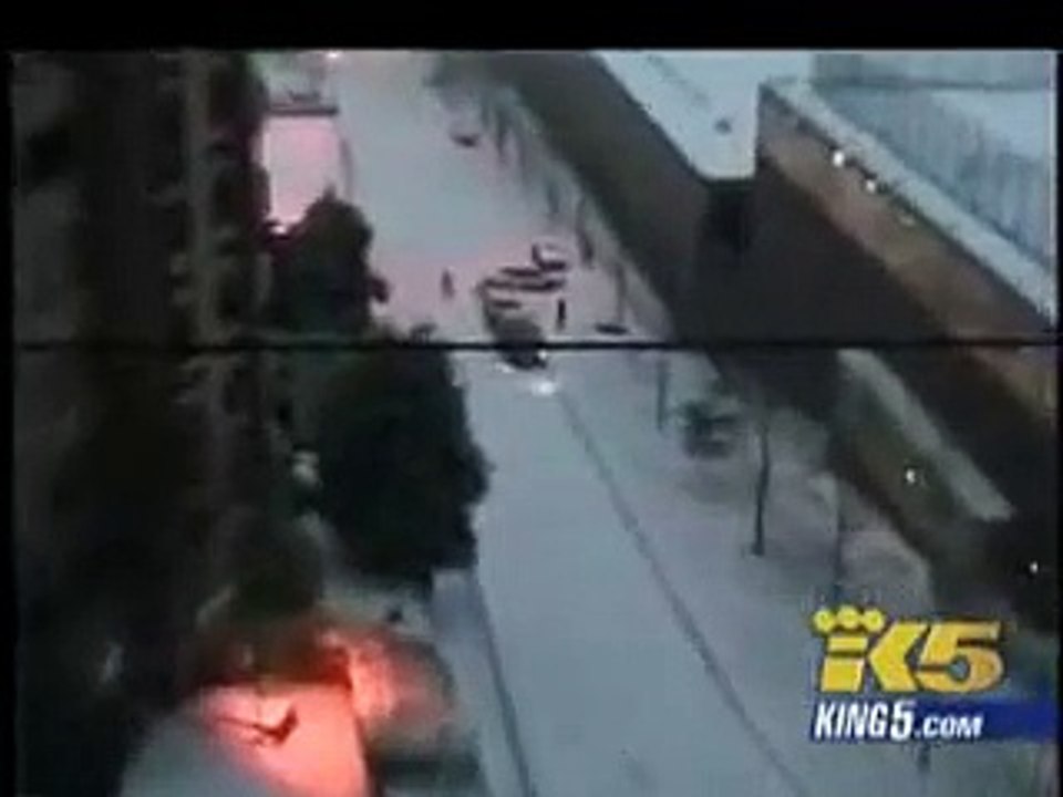 Bumper cars on ice in Portland   funny    Crazy video-m0RZ9y_qFm4