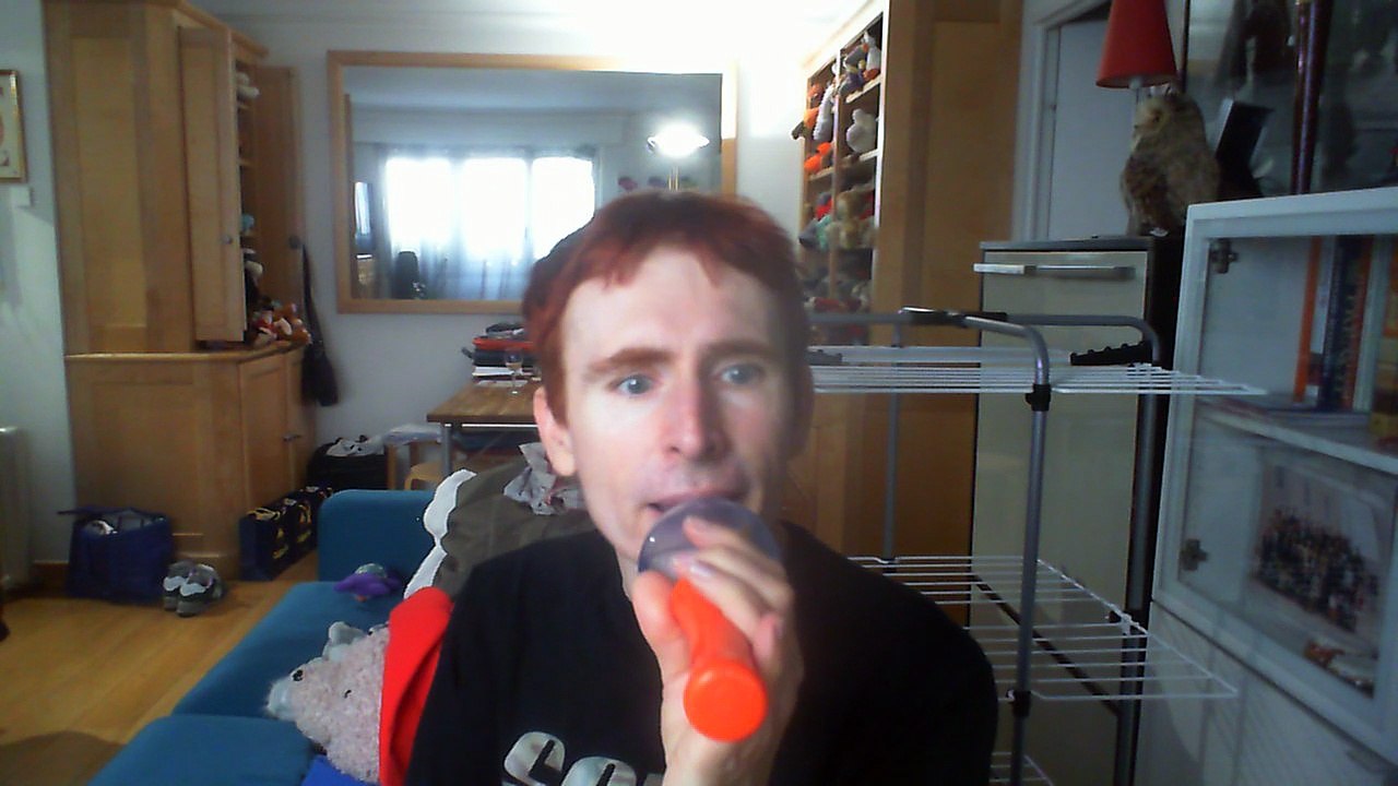 Wiwi égratigne "le roi Arthur" d'Yves Martin (Lionel Leroy)