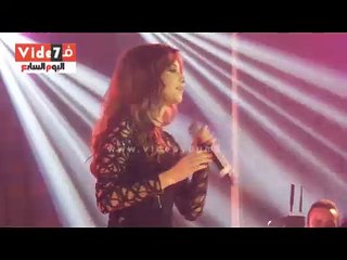 نانسى عجرم تغنى "ماشى حدى" لايف