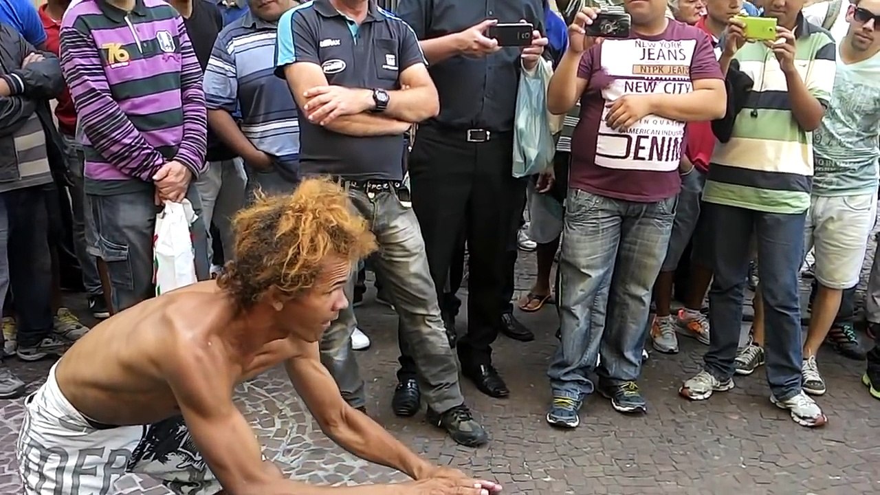 Increible acto Acrobatico de Persona Humilde | NoesFAKE.COM
