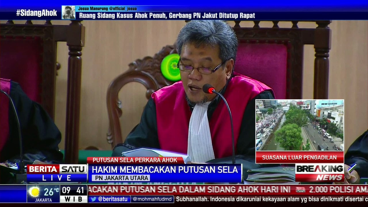 Hakim Bacakan Putusan Sela Perkara Ahok #9