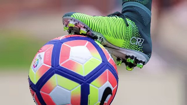 Cristiano Ronaldo Free Kicks & Knuckleballs - Ultimate Nike Mercurial Superfly V CR7 Test & Review