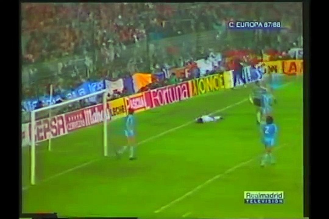06.04.1988 - 1987-1988 European Champion Clubs' Cup Semi Final 1st Leg Real Madrid 1-1 PSV Eindhoven