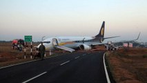 Hindistan'da yolcu uçağı pistten çıktı