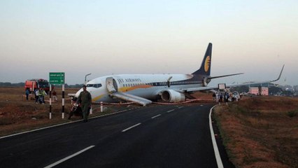 Video herunterladen: India: aereo esce di pista, 15 feriti