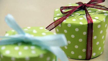 Download Video: 7 astuces pour créer des papiers cadeaux insolites avec rien!