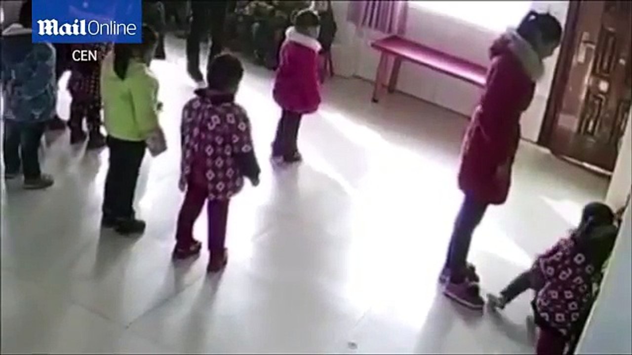 Edukatorja rrah brutalisht fëmijët, vetëm pse nuk dinin të vallëzonin (Video, +18)