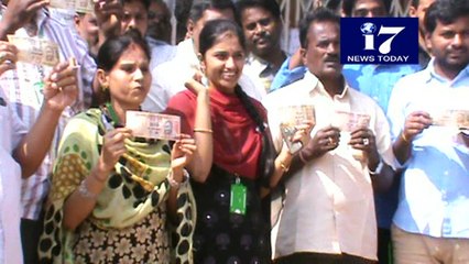 Farmers Strike before bank for not issuing currency khammam