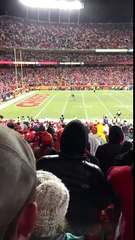 Il se fait plaquer par un stewart