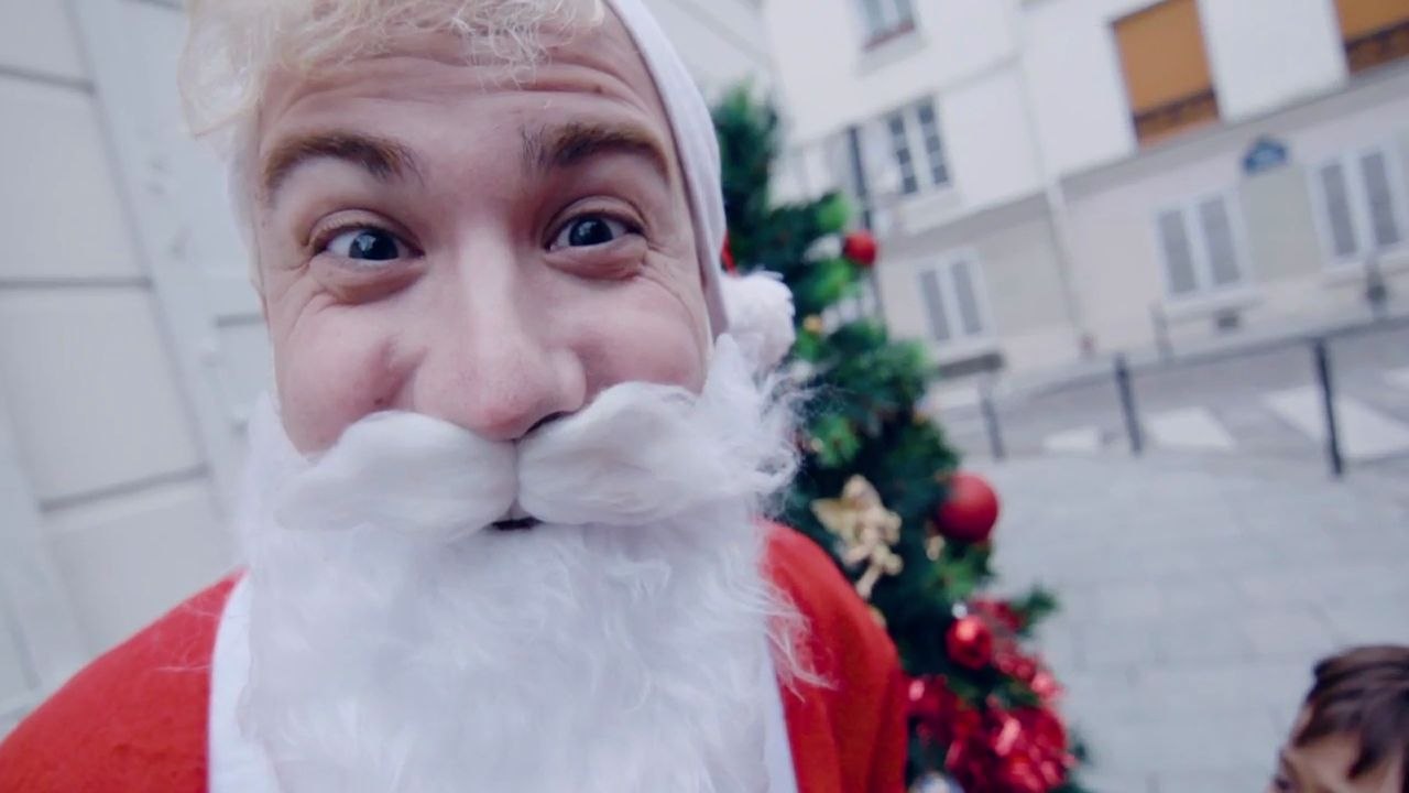 Le Père Noël est un FDP 2