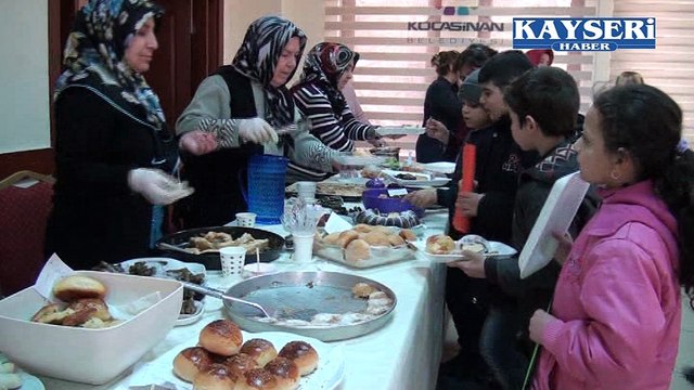 KOCASİNANLI KURSİYERLER HALEP İÇİN KERMES DÜZENLEDİ