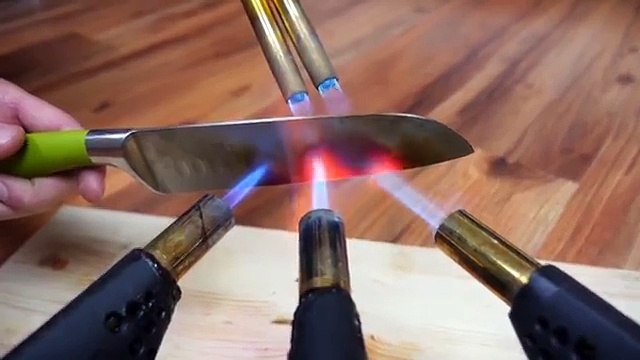 EXPERIMENT Glowing 1000 degree KNIFE VS FIRECRACKERS