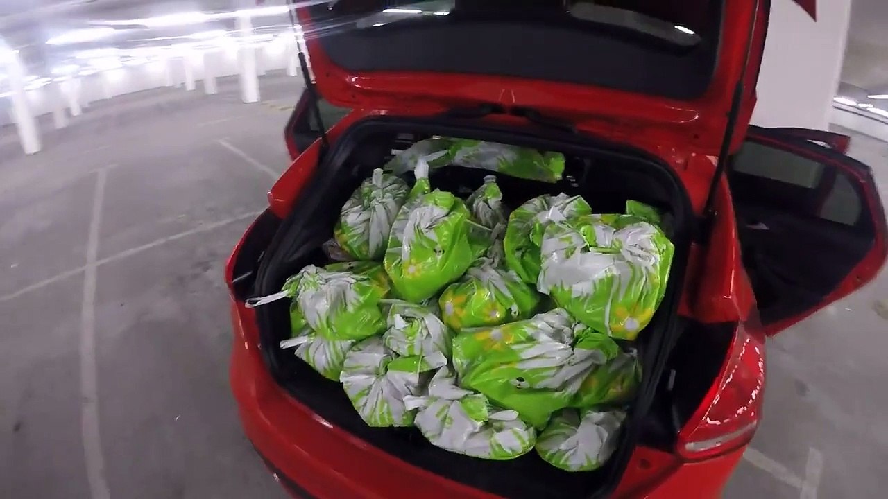 Ils font preuve d'une grande générosité en offrant des centaines de cadeaux aux sans abris !