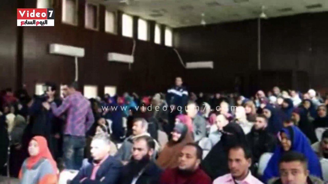 بالفيديو..محافظ الفيوم يسلم مساعدات مادية وعيني...