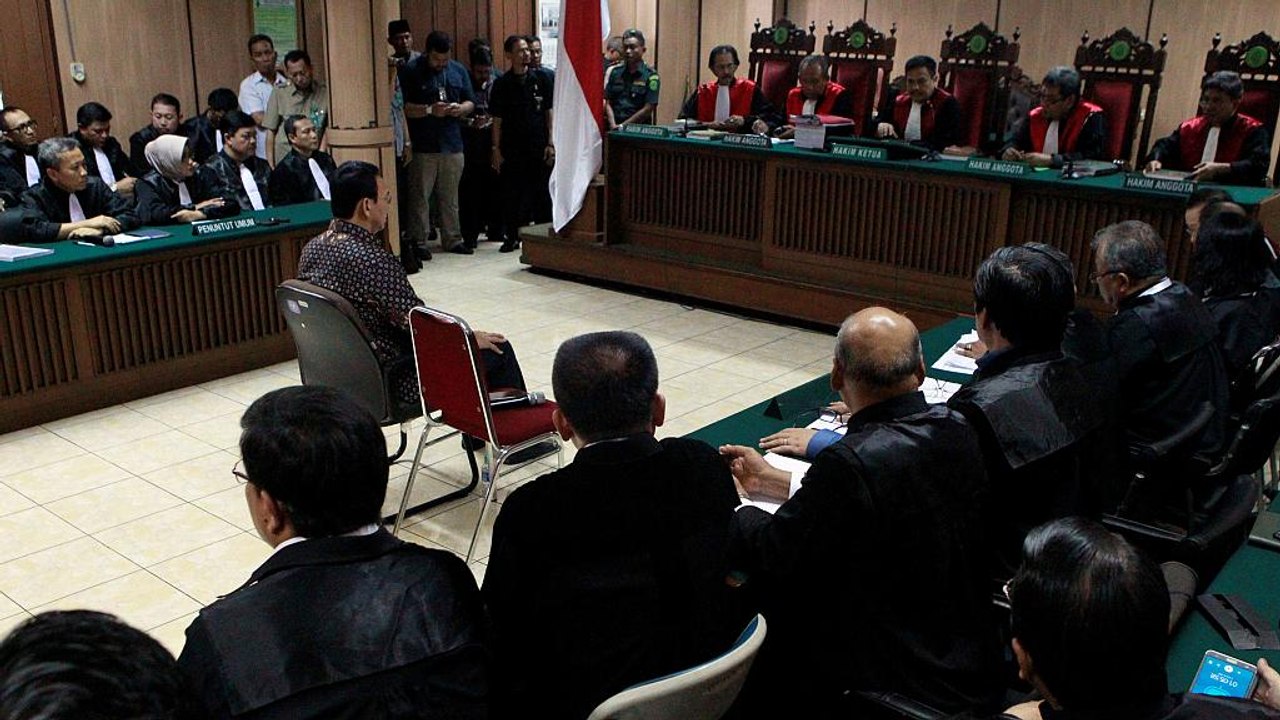 Court rejects dropping of blasphemy charges against Jakarta governor