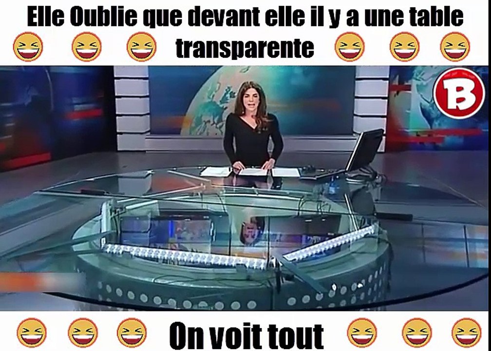 Elle Oublie que devant elle il y a une table transparente, on voit tout
