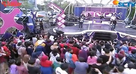 Saint Loco dan DJ Tuis - Bebas (Live on Inbox)