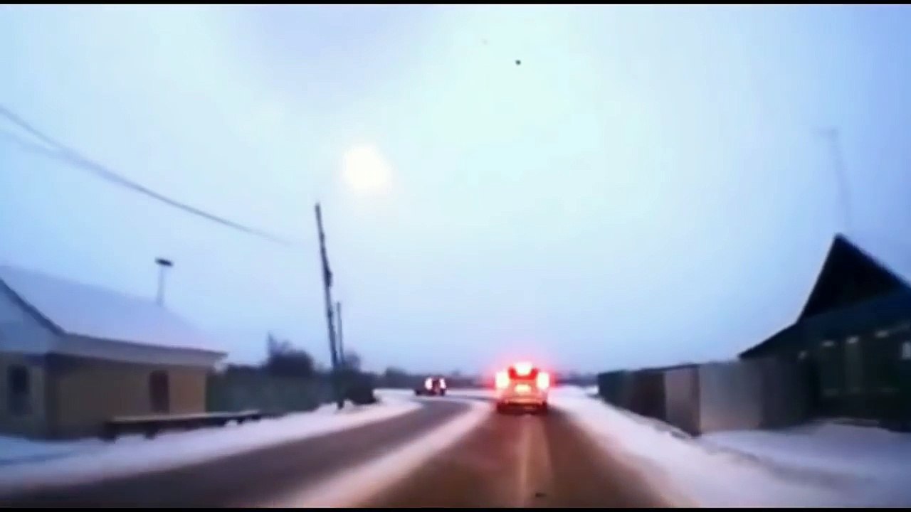 Hiver: Compilation d'accidents sur des routes enneigées