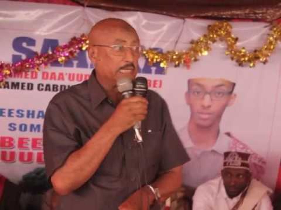 Faysal Cali Waraaabe Oo Ganafka Ku Dhuftey Shirka Beesha Garxaajis