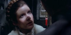 Carrie Fisher embrasse Harrison Ford dans Star Wars