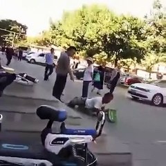 یہ بندہ تو پیسے چھوڑ کر ہی بھاگ گیا