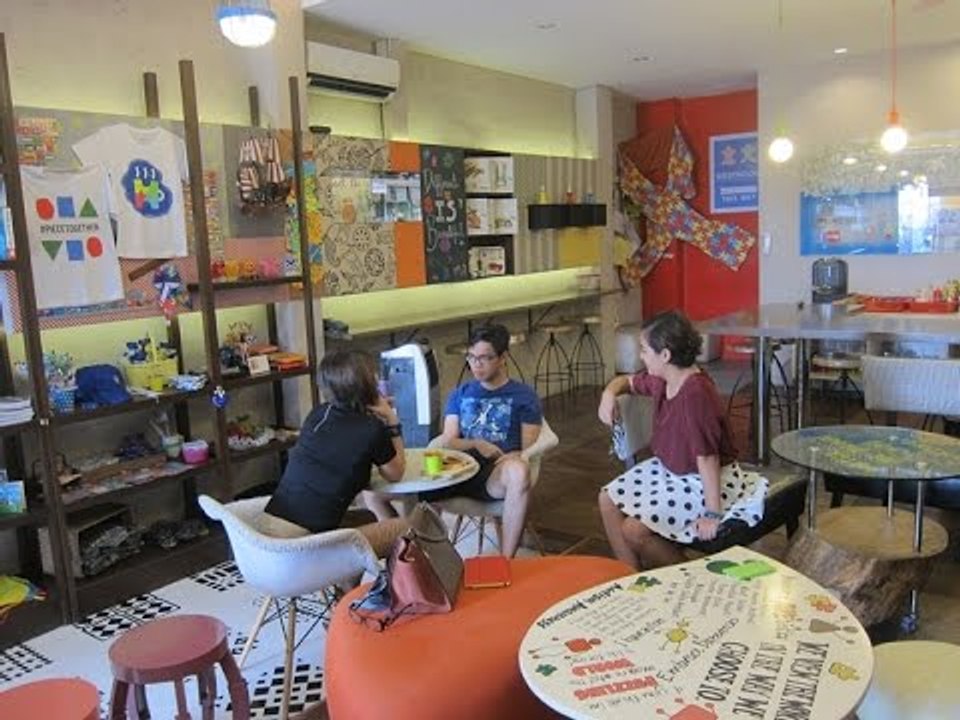 Kilalanin ang mga espesyal na staff ng Puzzle Cafe | Front Row