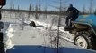 Des russes roulent volontairement sur un ours. Révoltant!