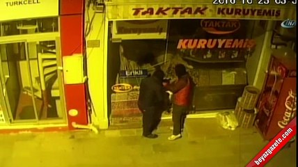 Açılmayan kapı hırsızları durdu