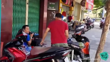 Công an tức sùi bọt mép vì thanh niên cướp miếng cơm hàng ngày