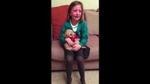 Questa bambina riceve la sorpresa più bella del mondo!