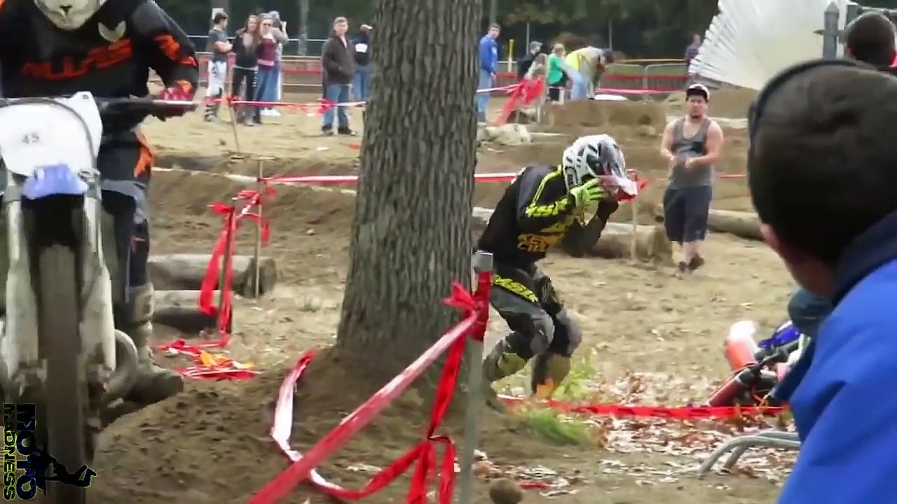 Compilation d'accidents de motos et de quad ( 10 Min )
