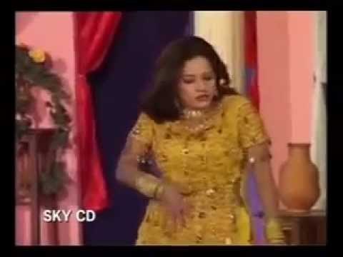 Woh Sharabi Nashe Mein Kia Rhe Mujra Dance