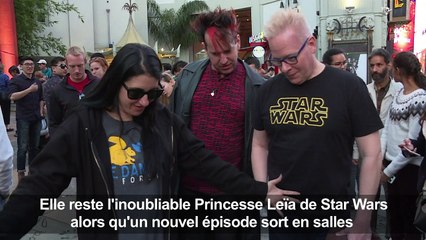 Les fans rendent hommage à Carrie Fisher à Los Angeles