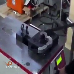 Demir bükme makinesi