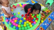 öğrenme renkler için Banyo topları Küresel Pit göster - Çocuk eğitim video @lifiatubehd