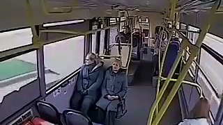 Bus Crash (funny)-5xHds-890zY