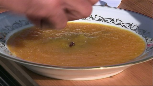 مهندس إيراني يبتكر طريقة لتشغيل السيارات... بالماء!!