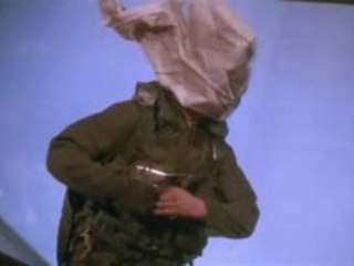 Hot Shots la vrai mort de Buzz Topper