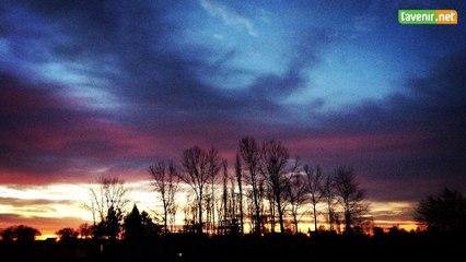 L'Avenir - La poésie des ciels d'automne